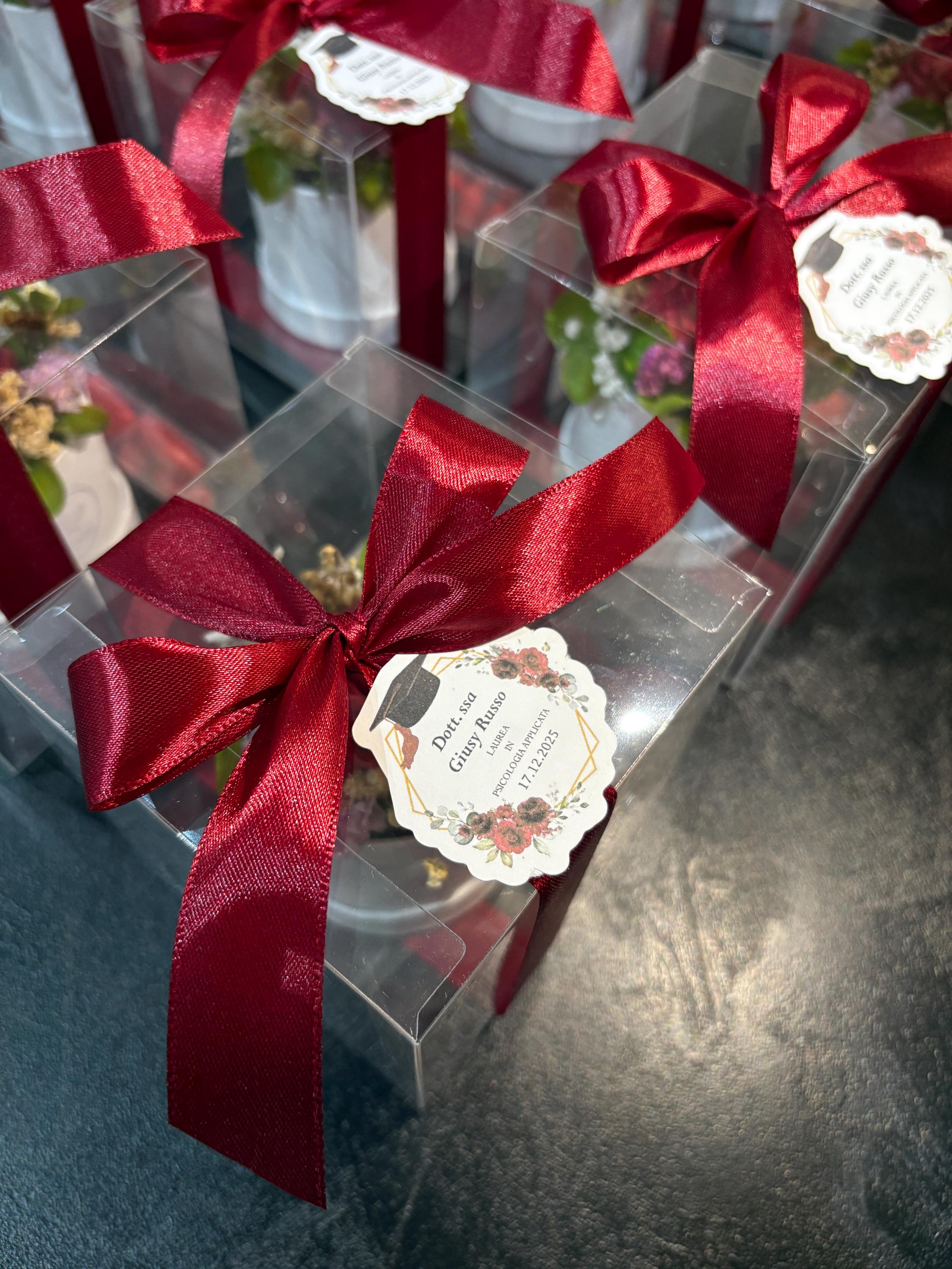 Bomboniera Laurea Candela Rosa in Flower Box, Segnaposto Elegante con Fiori Stabilizzati , Regalo Invitati Battesimo e Comunione