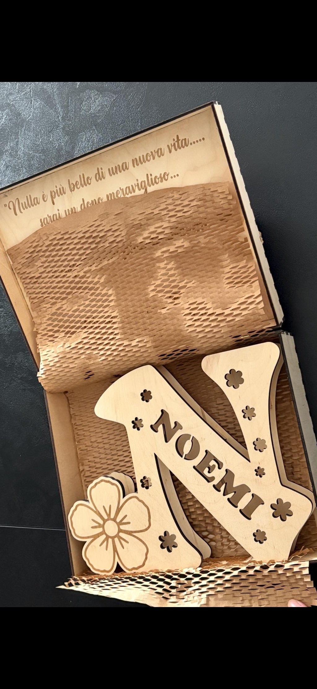 Lampada Iniziale in Legno Personalizzata - Lettera Luminosa LED con Nome e Incisione -  Regalo Nascita, Battesimo