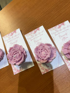 Segnaposto Candela Profumata Personalizzabile - Bomboniera Prima Comunione, Matrimonio, Battesimo - Cera di Soia Margherita Rosa Cuore