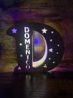 Lampada Iniziale in Legno Personalizzata - Lettera Luminosa LED con Nome e Incisione -  Regalo Nascita, Battesimo
