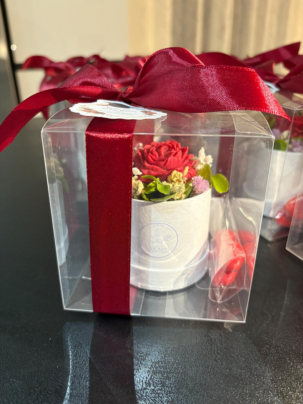 Bomboniera Laurea Candela Rosa in Flower Box, Segnaposto Elegante con Fiori Stabilizzati , Regalo Invitati Battesimo e Comunione