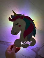 Lampada LED Personalizzata in Legno - Luce Notturna Sagomata con Nome - Giraffa, Elefante, Unicorno o Minnie - Regalo Nascita e Compleanno