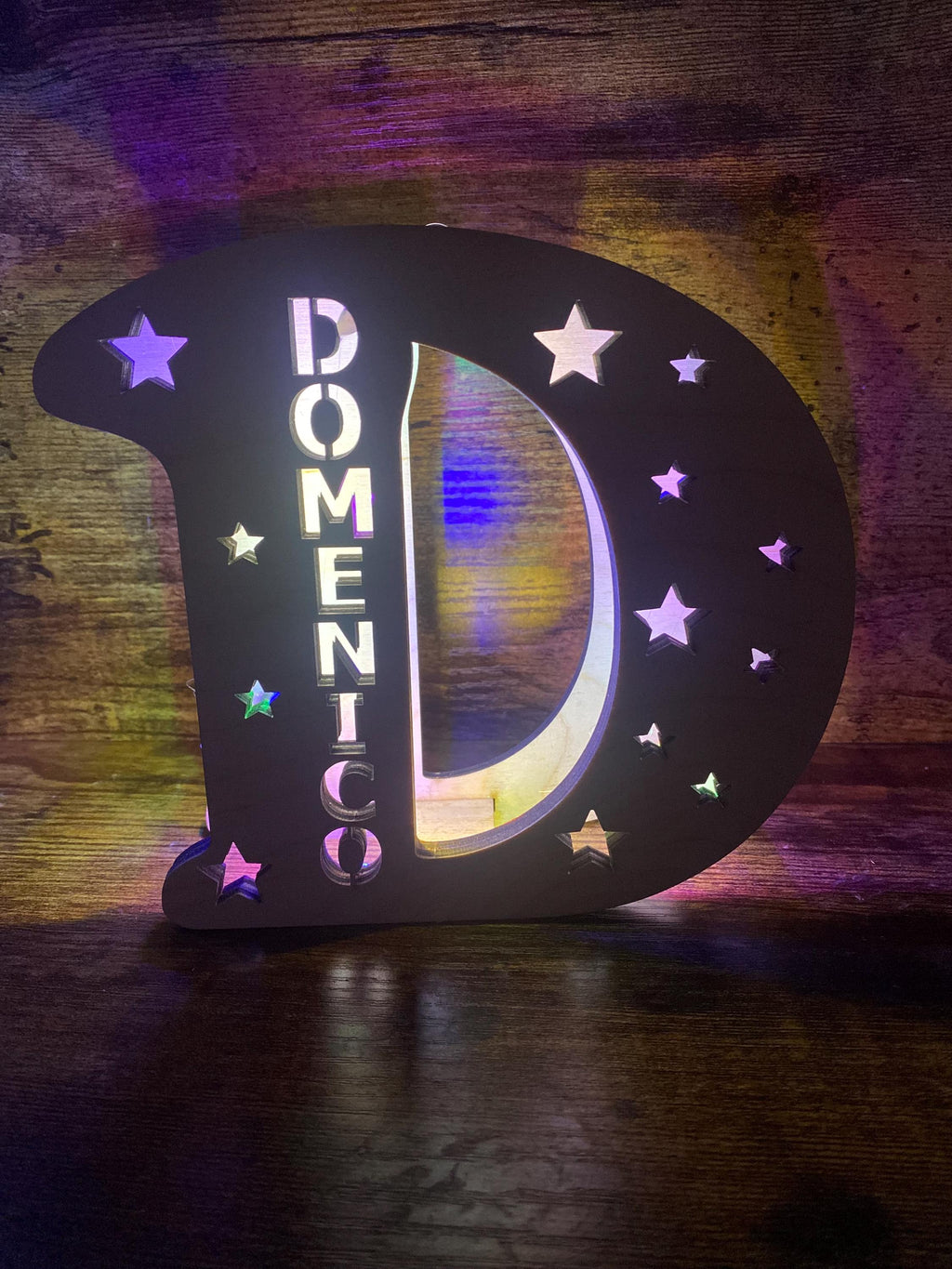 Lampada Iniziale in Legno Personalizzata - Lettera Luminosa LED con Nome e Incisione -  Regalo Nascita, Battesimo