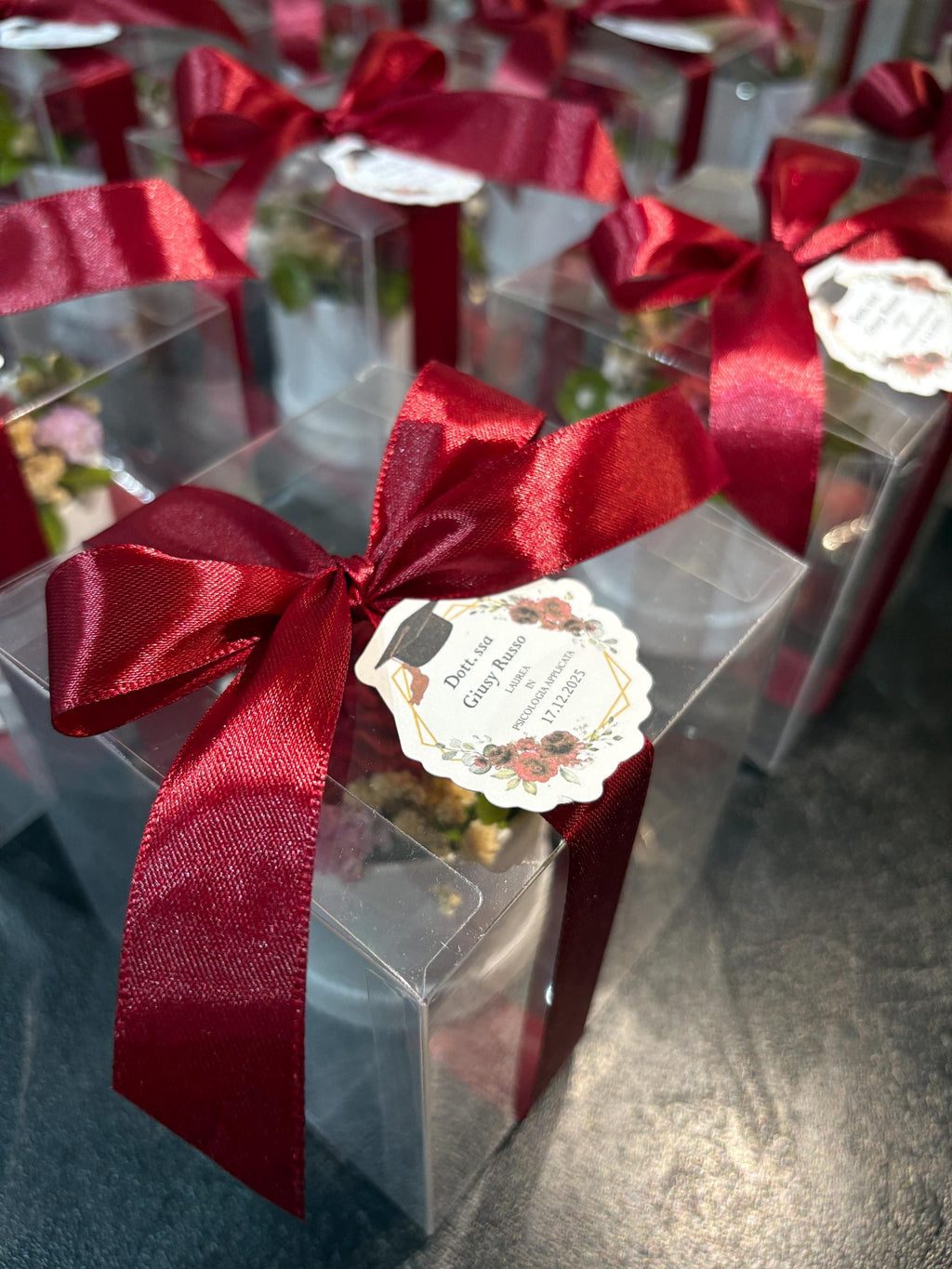 Bomboniera Laurea Candela Rosa in Flower Box, Segnaposto Elegante con Fiori Stabilizzati , Regalo Invitati Battesimo e Comunione