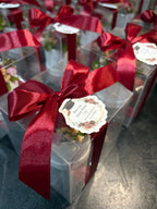 Bomboniera Laurea Candela Rosa in Flower Box, Segnaposto Elegante con Fiori Stabilizzati , Regalo Invitati Battesimo e Comunione