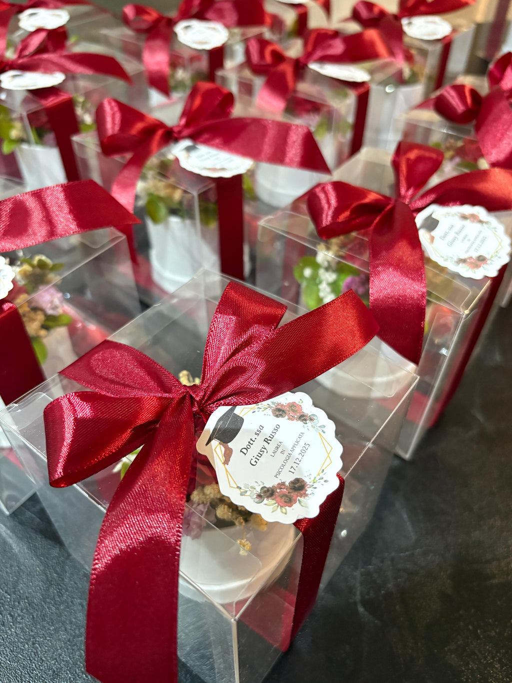 Bomboniera Laurea Candela Rosa in Flower Box, Segnaposto Elegante con Fiori Stabilizzati , Regalo Invitati Battesimo e Comunione