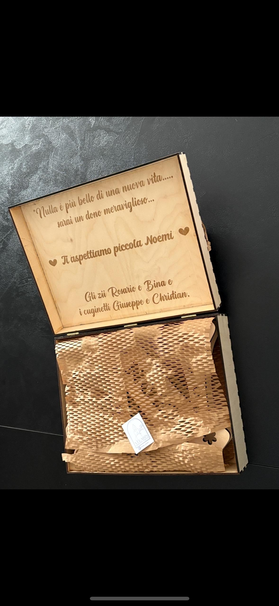 Lampada Iniziale in Legno Personalizzata - Lettera Luminosa LED con Nome e Incisione -  Regalo Nascita, Battesimo