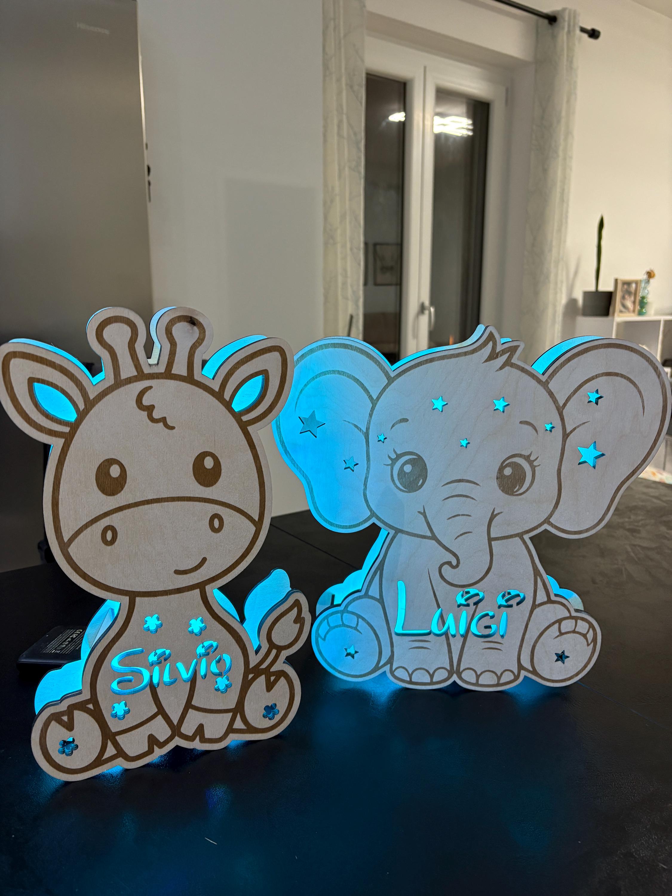 Lampada LED Personalizzata in Legno - Luce Notturna Sagomata con Nome - Giraffa, Elefante, Unicorno o Minnie - Regalo Nascita e Compleanno