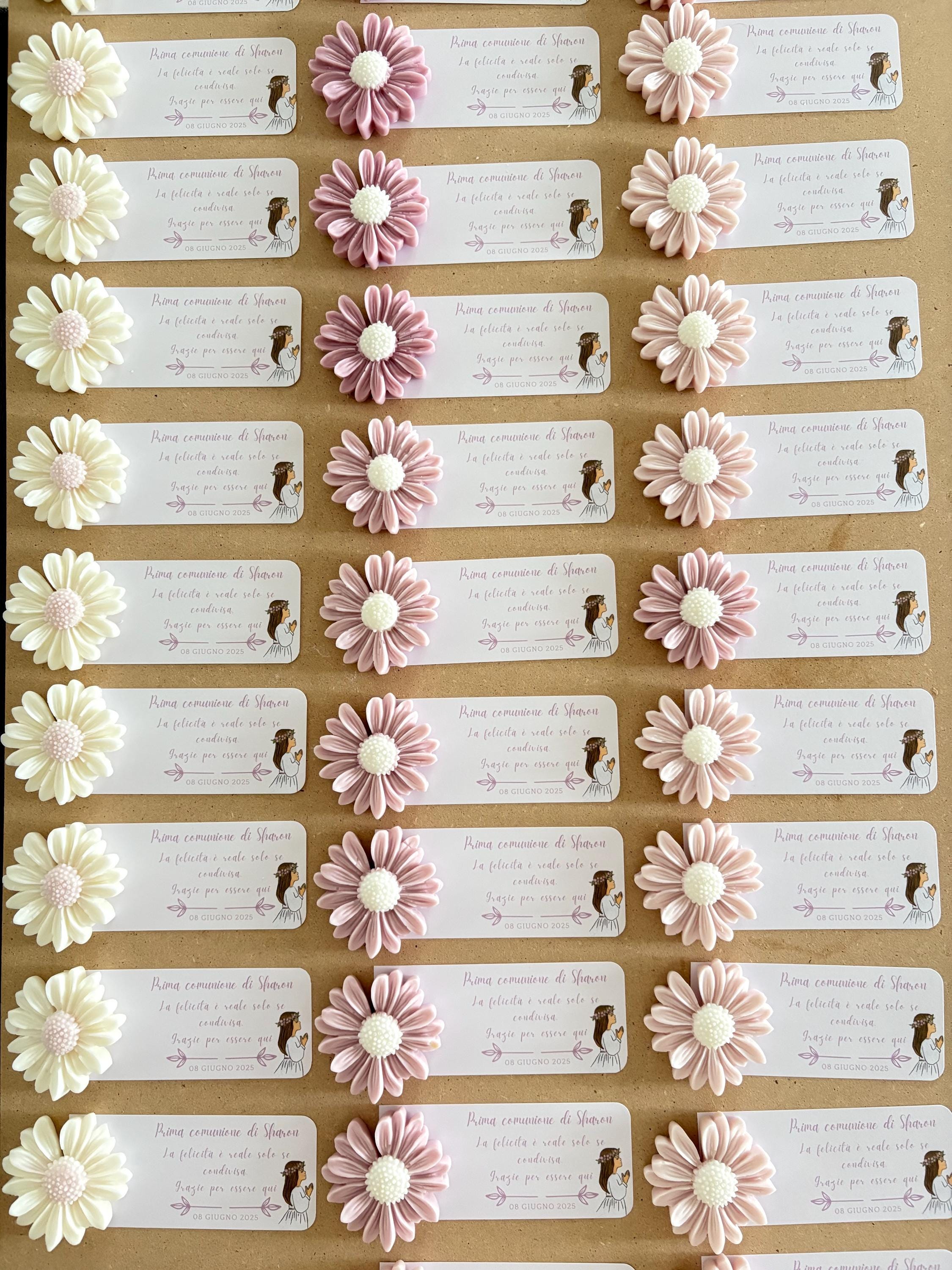 Segnaposto Candela Profumata Personalizzabile - Bomboniera Prima Comunione, Matrimonio, Battesimo - Cera di Soia Margherita Rosa Cuore