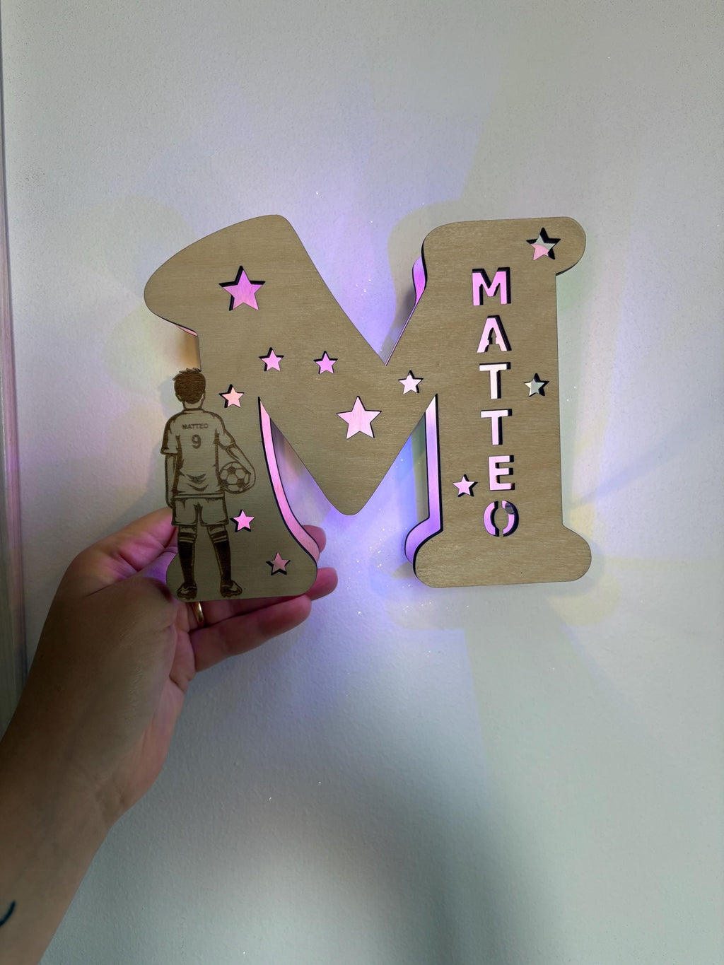 Lampada Iniziale in Legno Personalizzata - Lettera Luminosa LED con Nome e Incisione -  Regalo Nascita, Battesimo